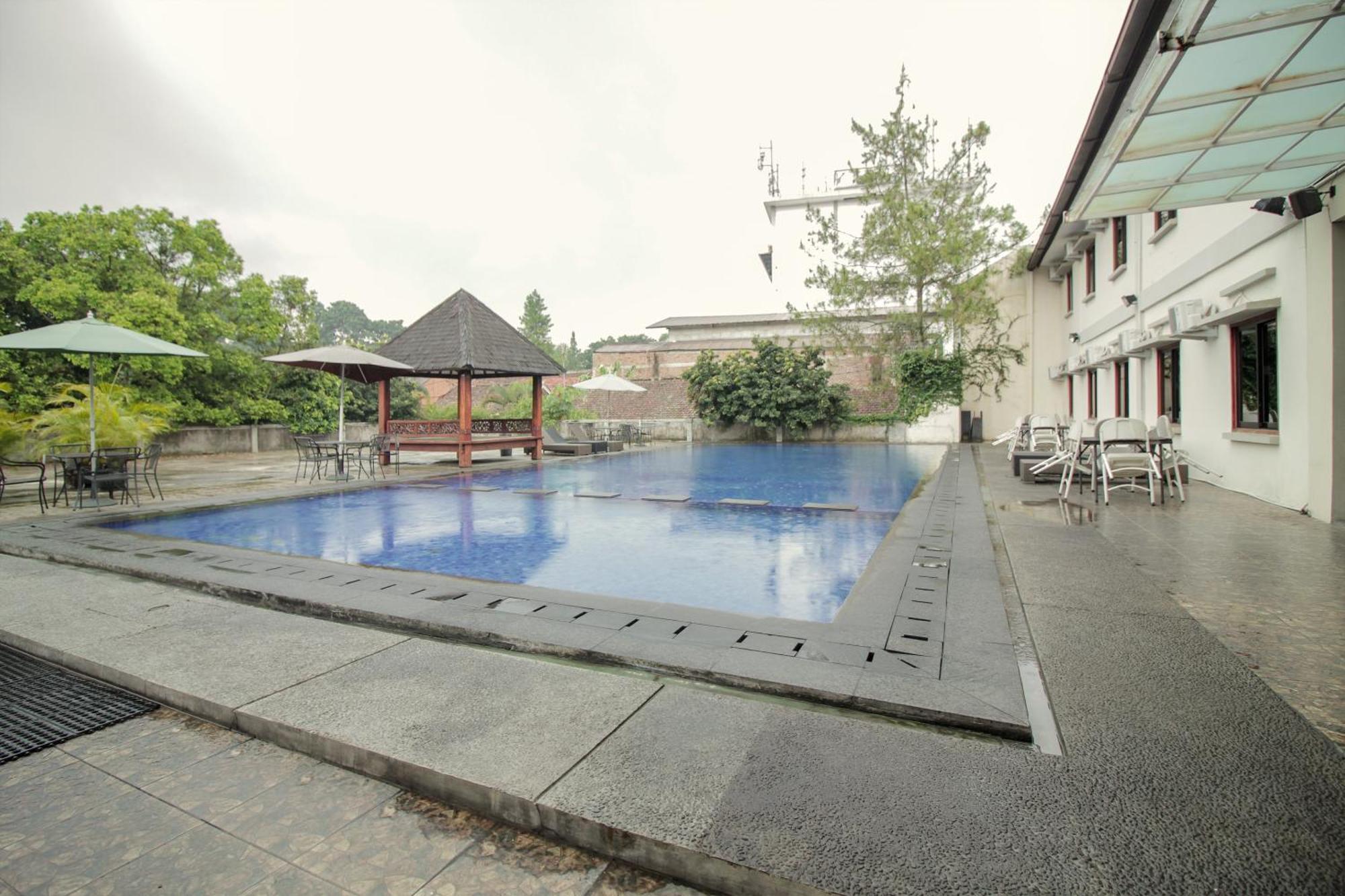 Collection O 295 Grha Ciumbuleuit Guest House Бандунг Екстериор снимка