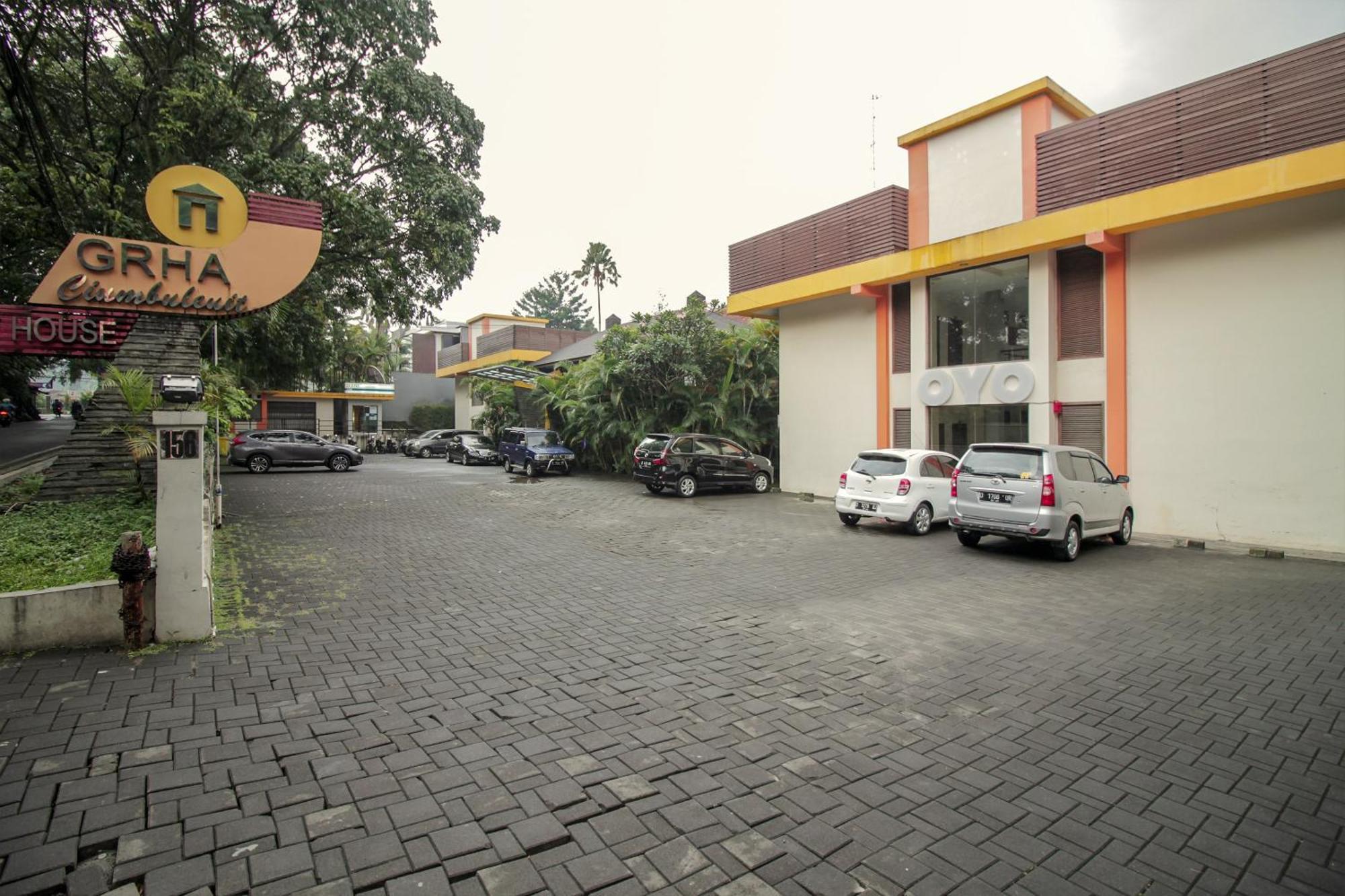 Collection O 295 Grha Ciumbuleuit Guest House Бандунг Екстериор снимка