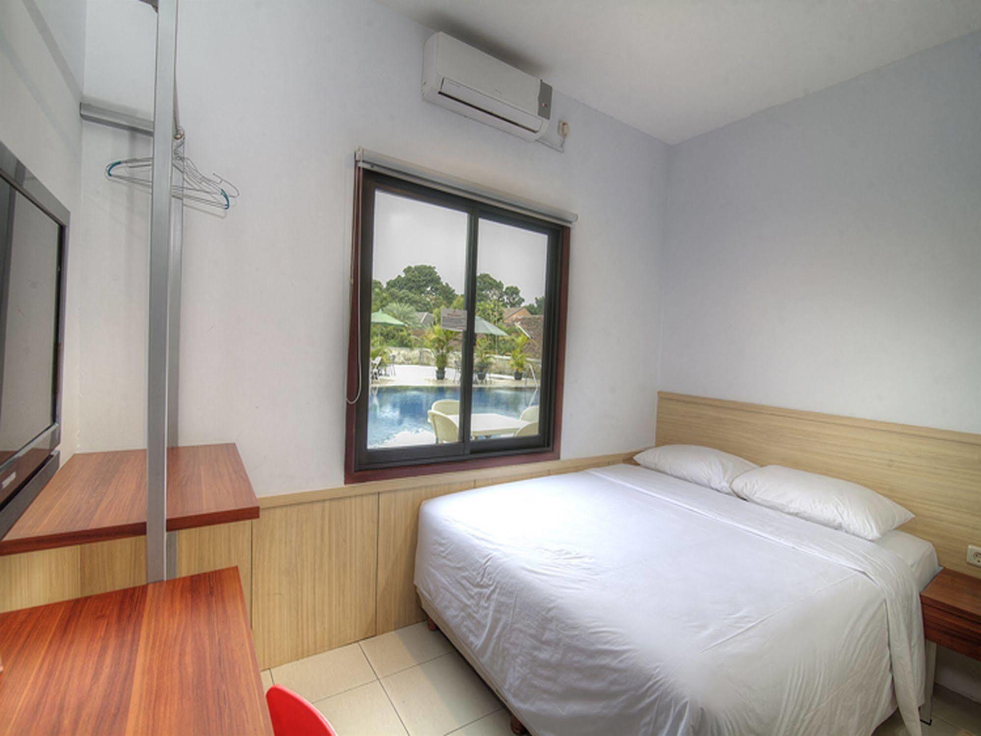 Collection O 295 Grha Ciumbuleuit Guest House Бандунг Екстериор снимка